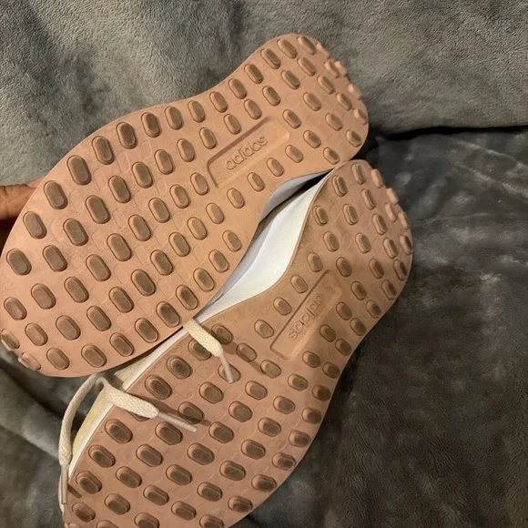 RUN 70S SHOES Adidas Women's Cream Sneakers - Picture 5 of 5